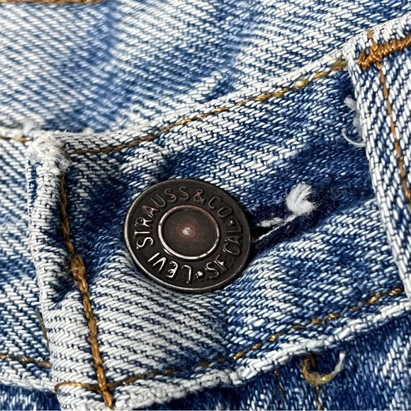 VTG 70’s Levi’s White Tag Distressed Light Wash Straight Leg Jeans 23”x 27” - Picture 8 of 11